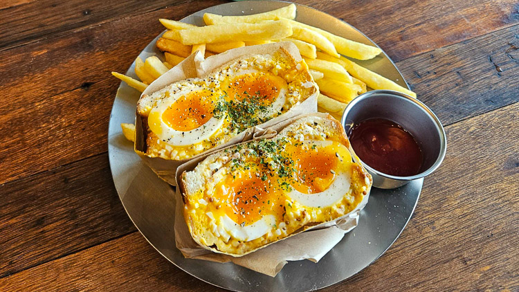 브루클린의 바람을 느끼는 고가 아래에서 "알"을 듬뿍 맛볼 수있는 휴식의 한 때
