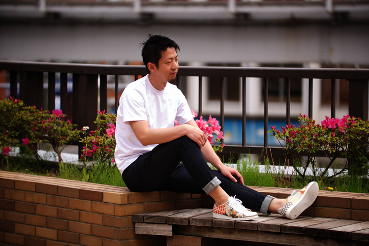 프라이빗에서도 「기모노 스니커즈」를 애용하고 있는 카와무라씨