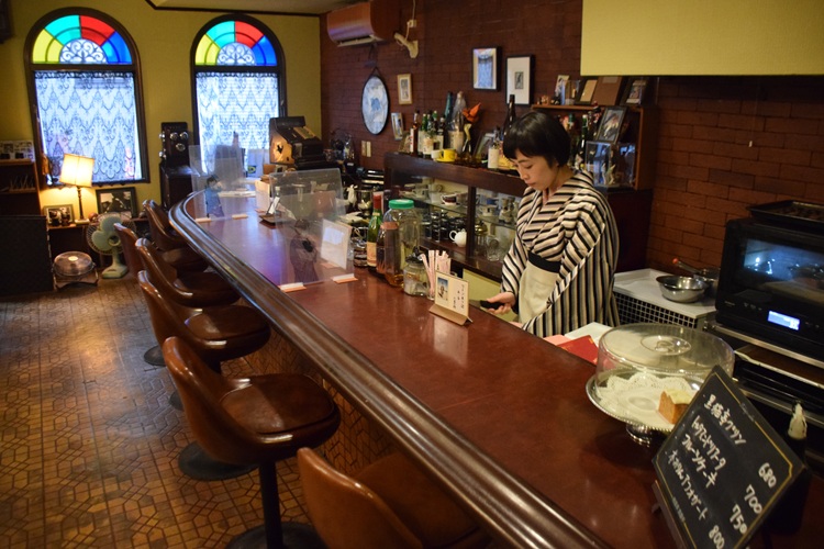 건축 60년의 맛을 살린 점내