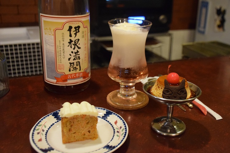 투명한 핑크색이 사랑스러운 「어른의 크림 소다」(중앙)