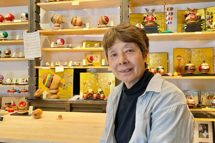 3대째의 야마모토 사다오에몬씨의 아내로, 독락 강사의 유키코씨