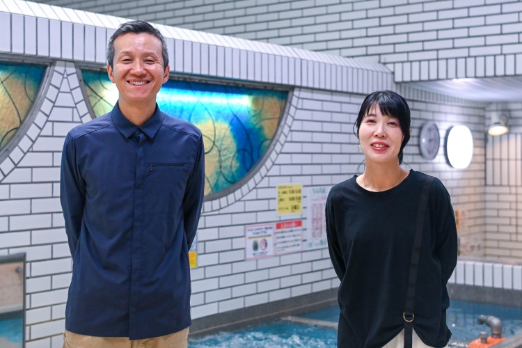 「교토 타마노유」의 3대째 니시데 히데오, 하루미 씨 부부