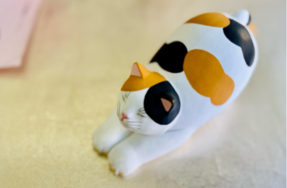 현대의 거주지에도 익숙한 현대적인 하카타 인형도