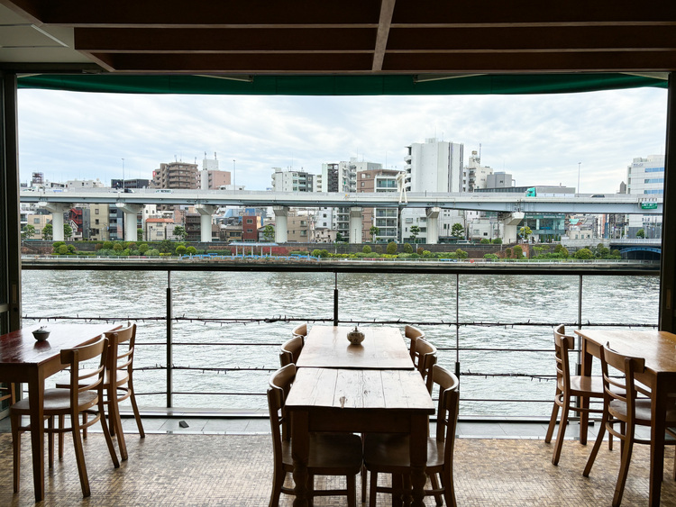 浅草の風情ある景色を楽しむ「カフェムルソー」バリエーション豊かな紅茶とケーキがお出迎え